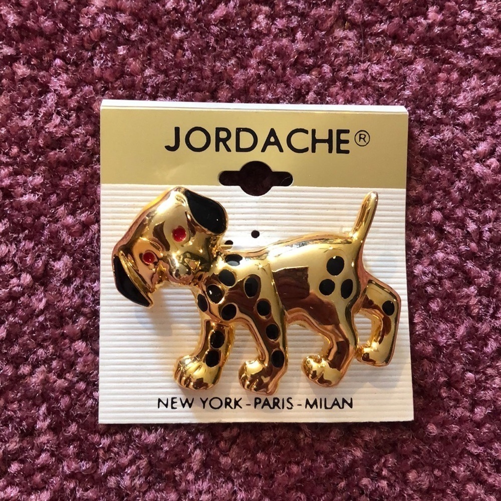 New without tags Jordache brooch
